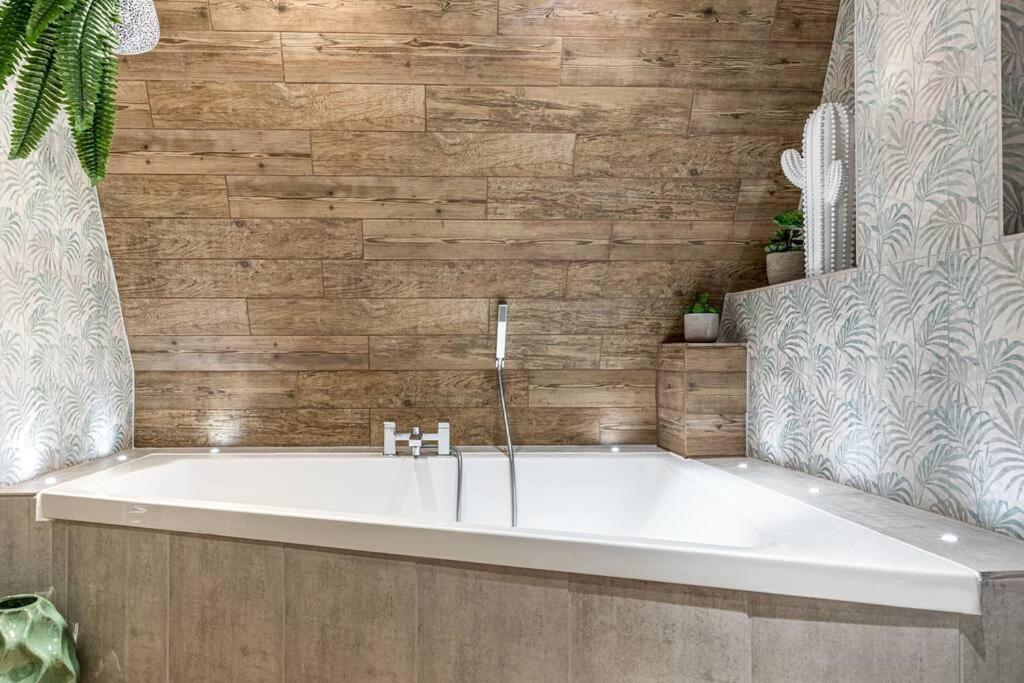 Style & Opulence In Georgian Chapel W Parking Apartamento Bath Exterior foto